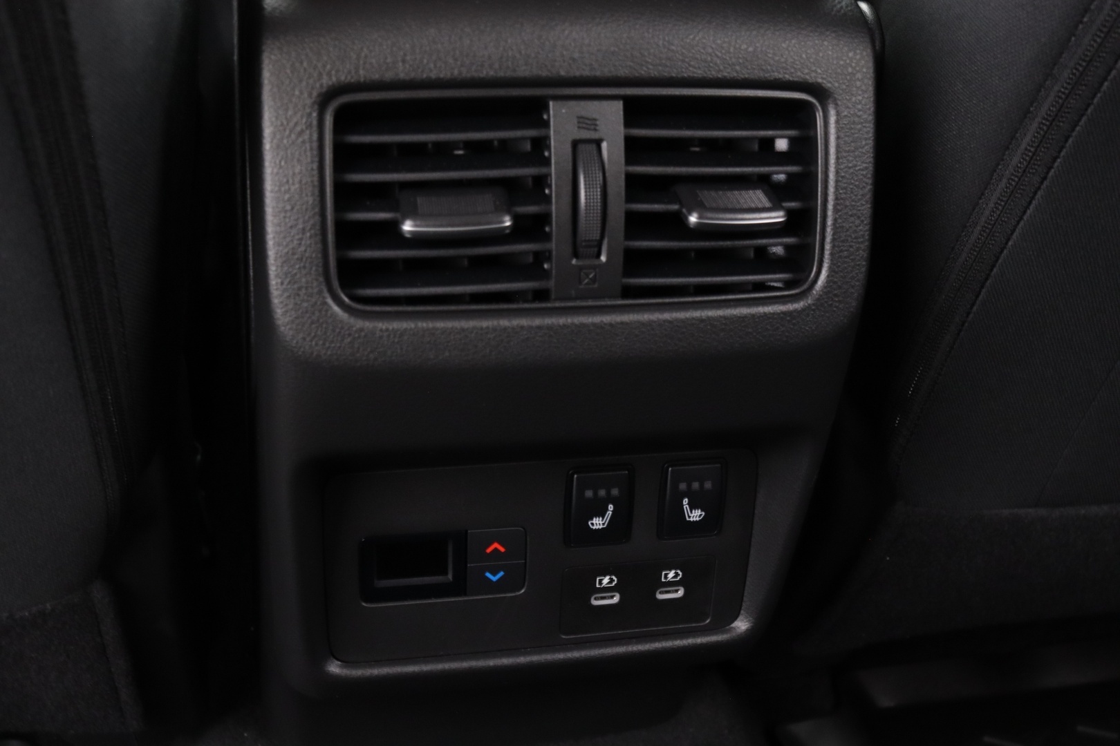 NISSAN X-Trail 2025