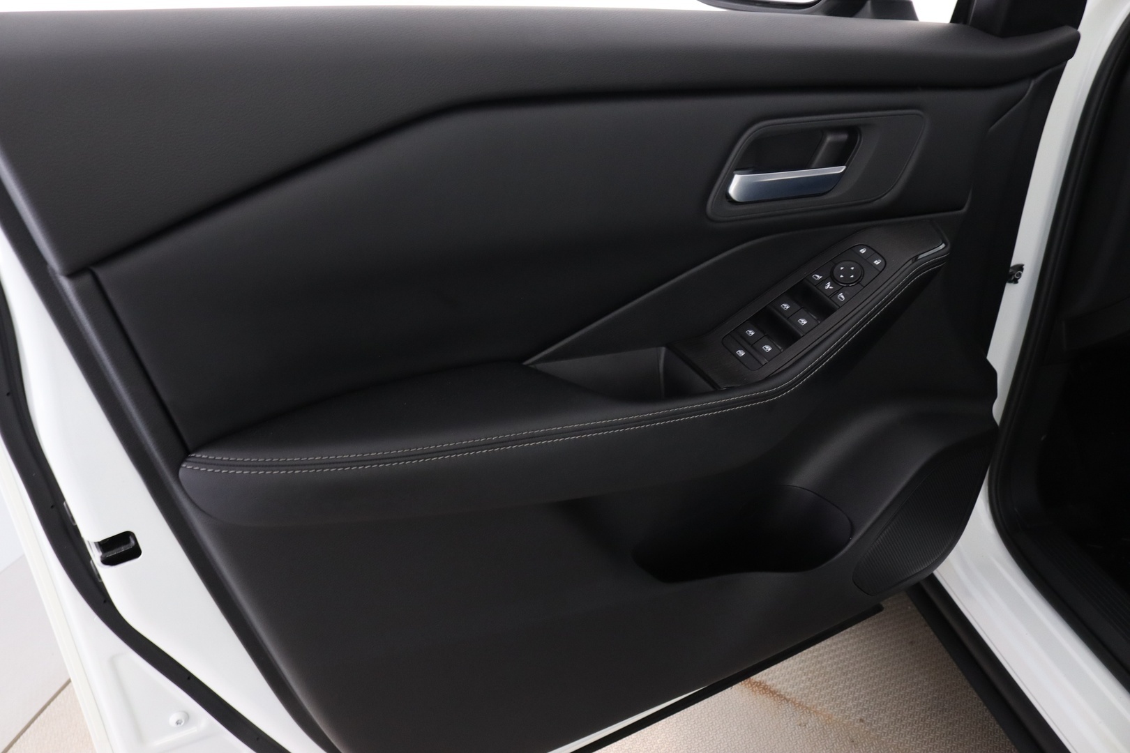 NISSAN X-Trail 2025