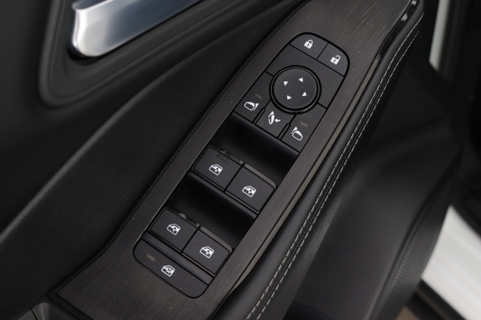 NISSAN X-Trail 2025