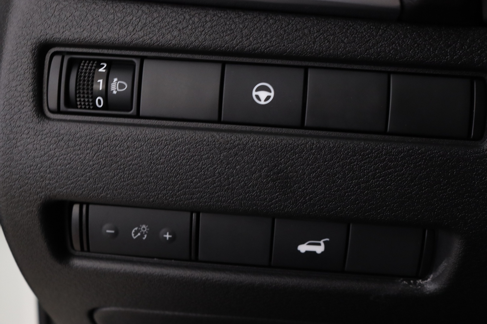 NISSAN X-Trail 2025
