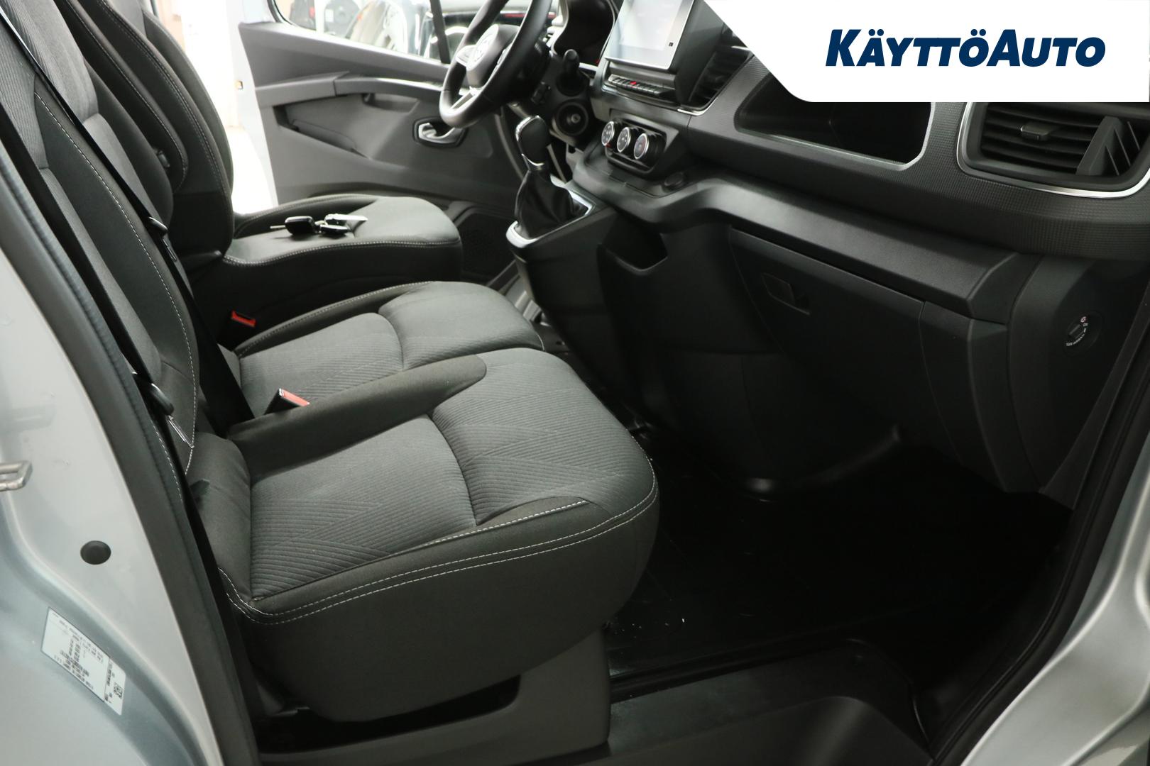 NISSAN Primastar 2023