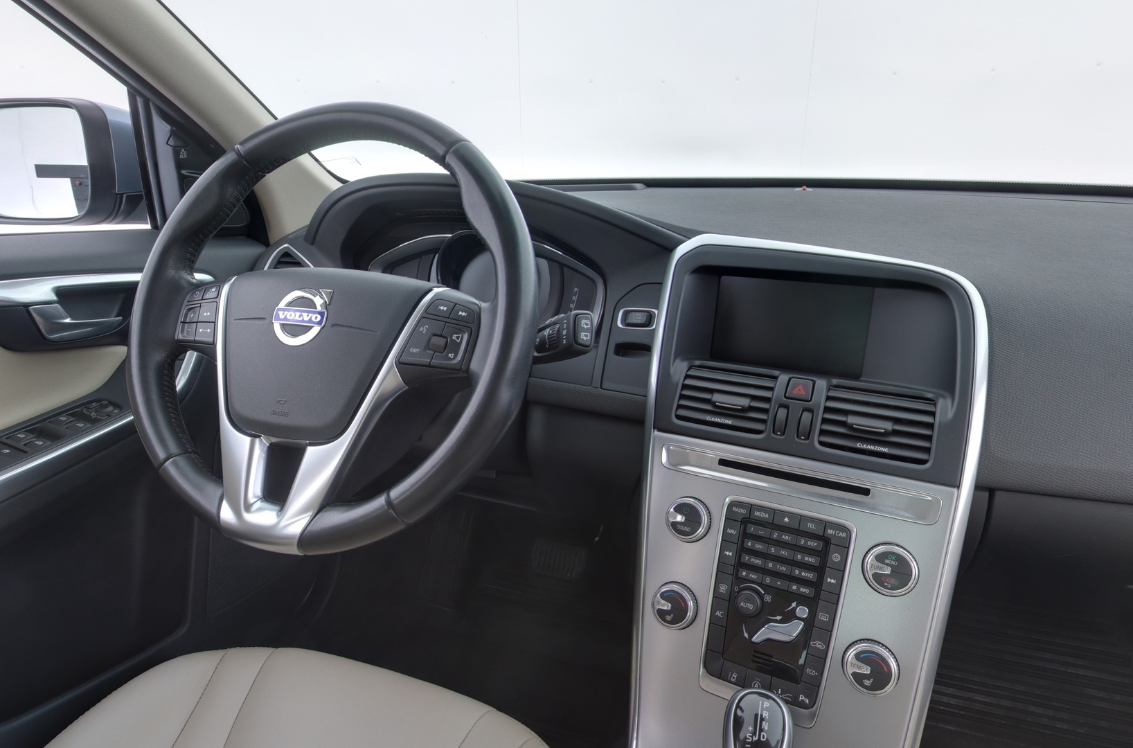 VOLVO XC60 2017