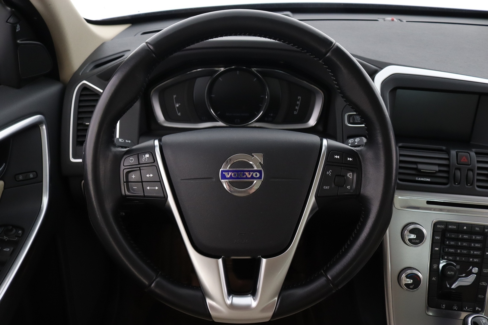 VOLVO XC60 2017