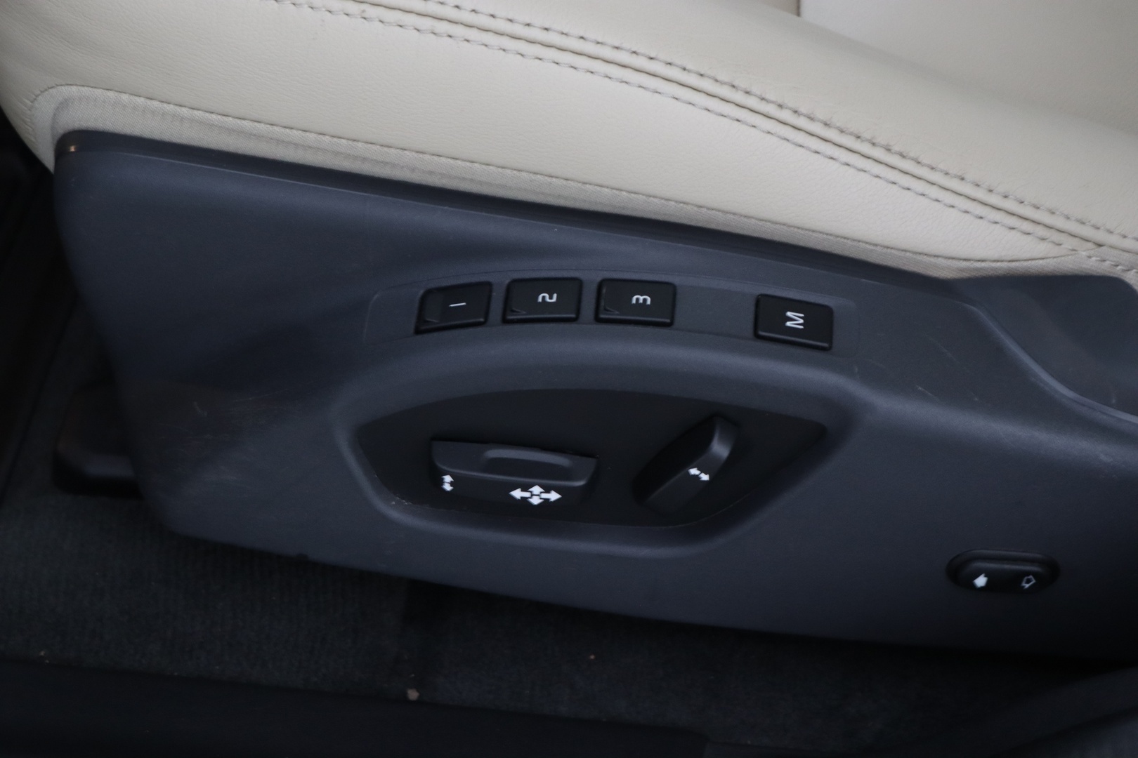 VOLVO XC60 2017