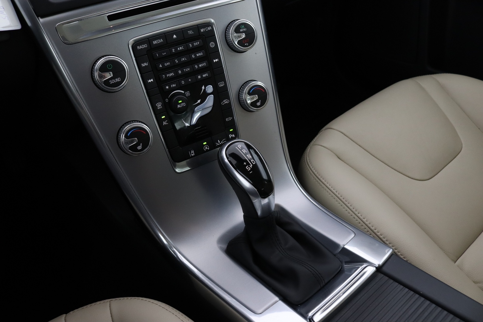 VOLVO XC60 2017