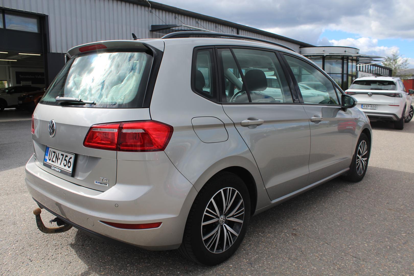 VOLKSWAGEN Golf Sportsvan 2016
