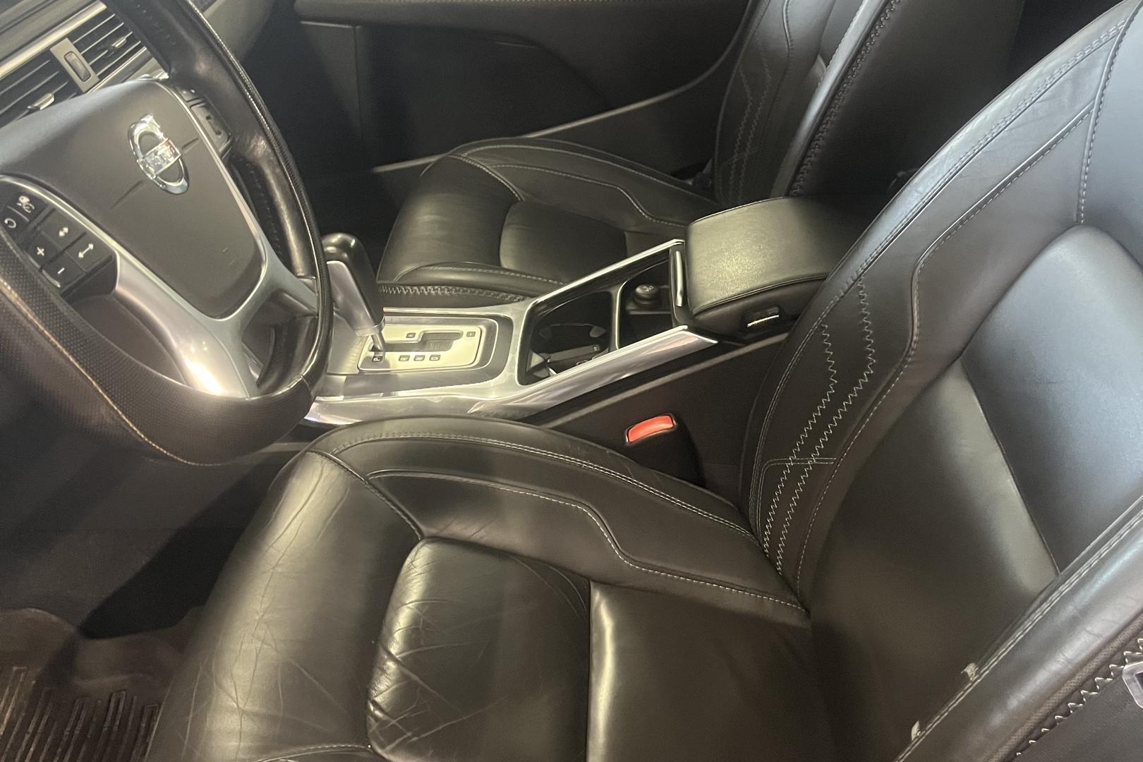 VOLVO V70 3