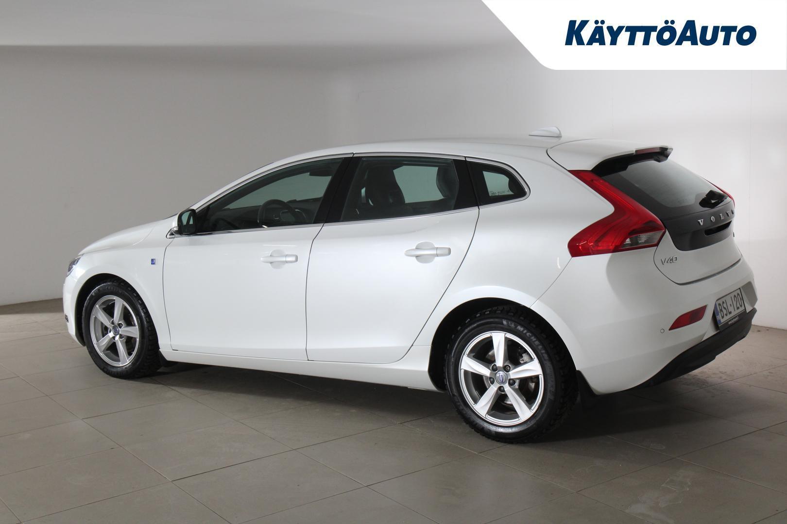 VOLVO V40 2015