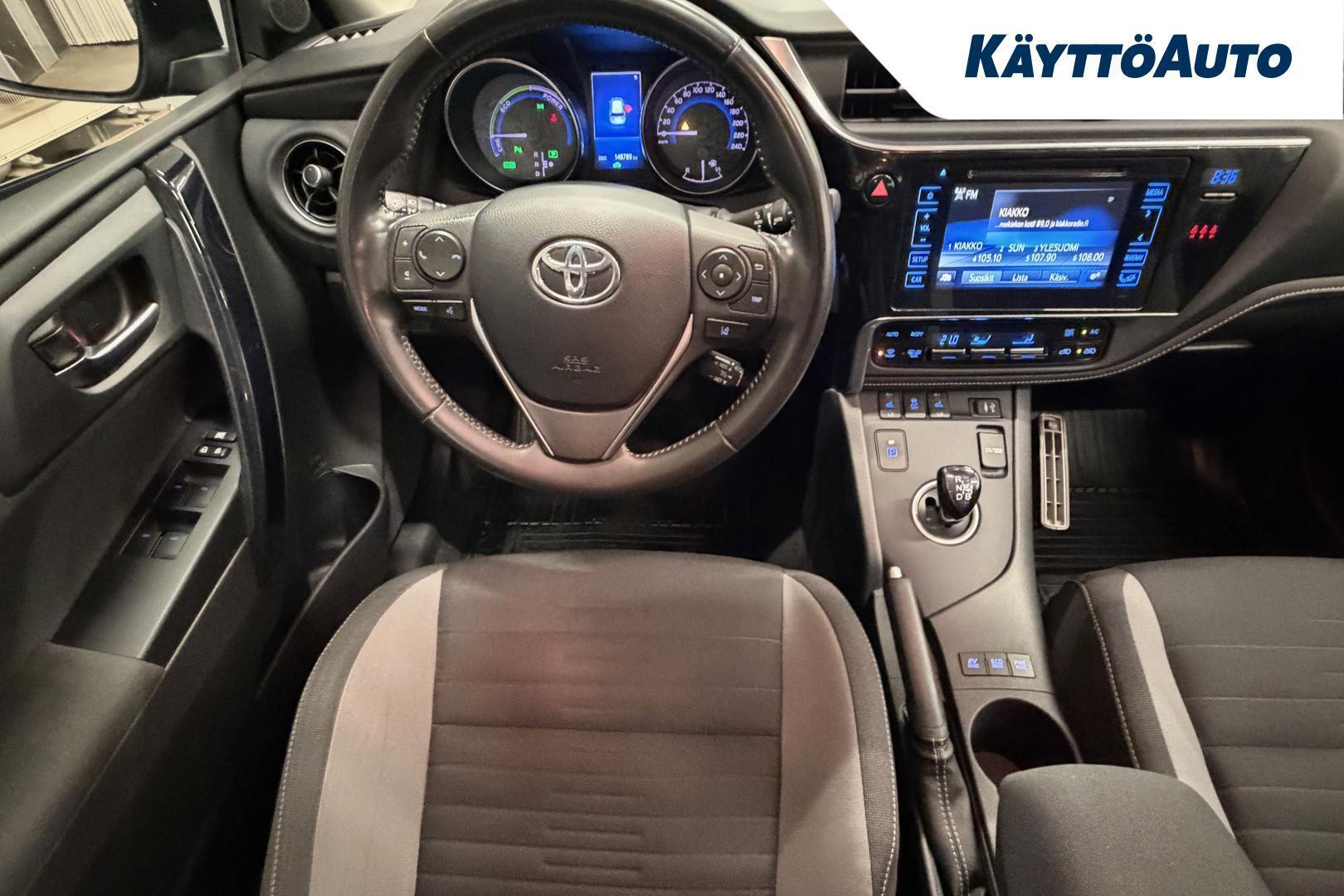 TOYOTA Auris 2015