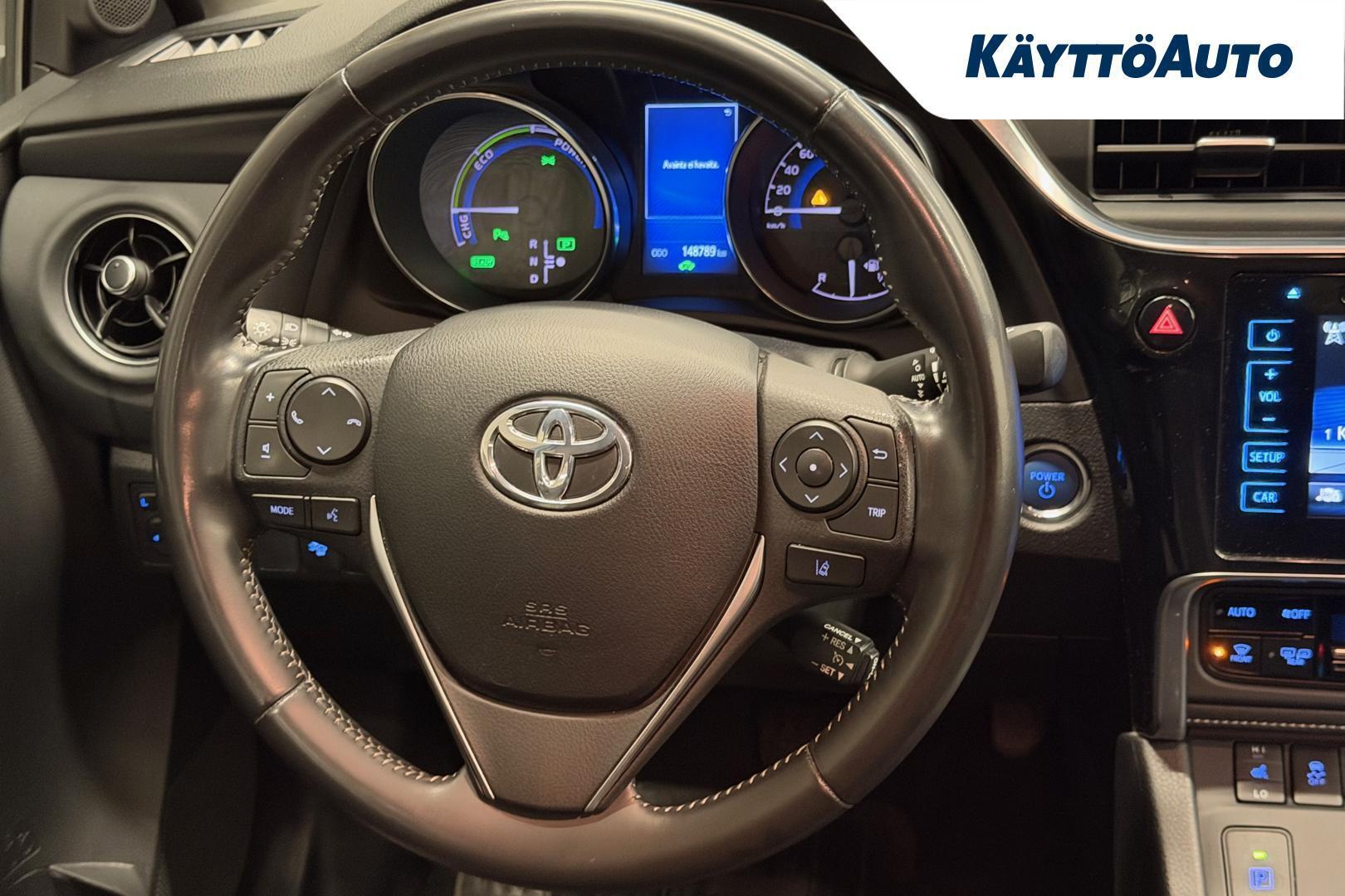 TOYOTA Auris 2015