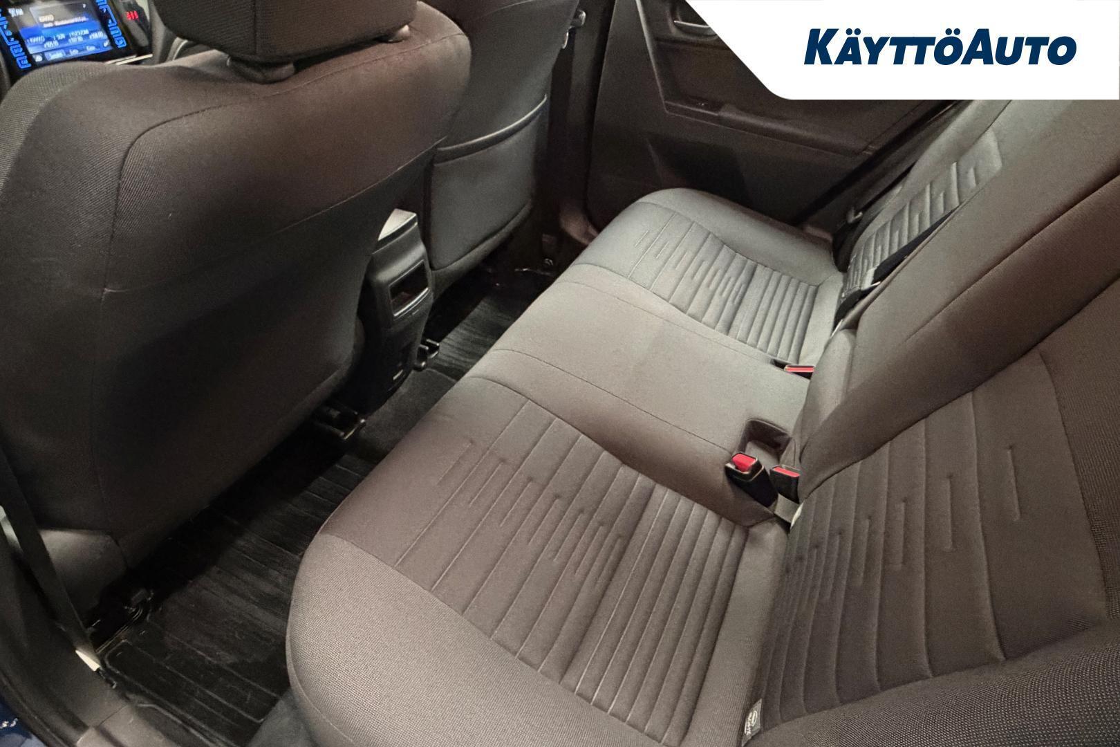 TOYOTA Auris 2015