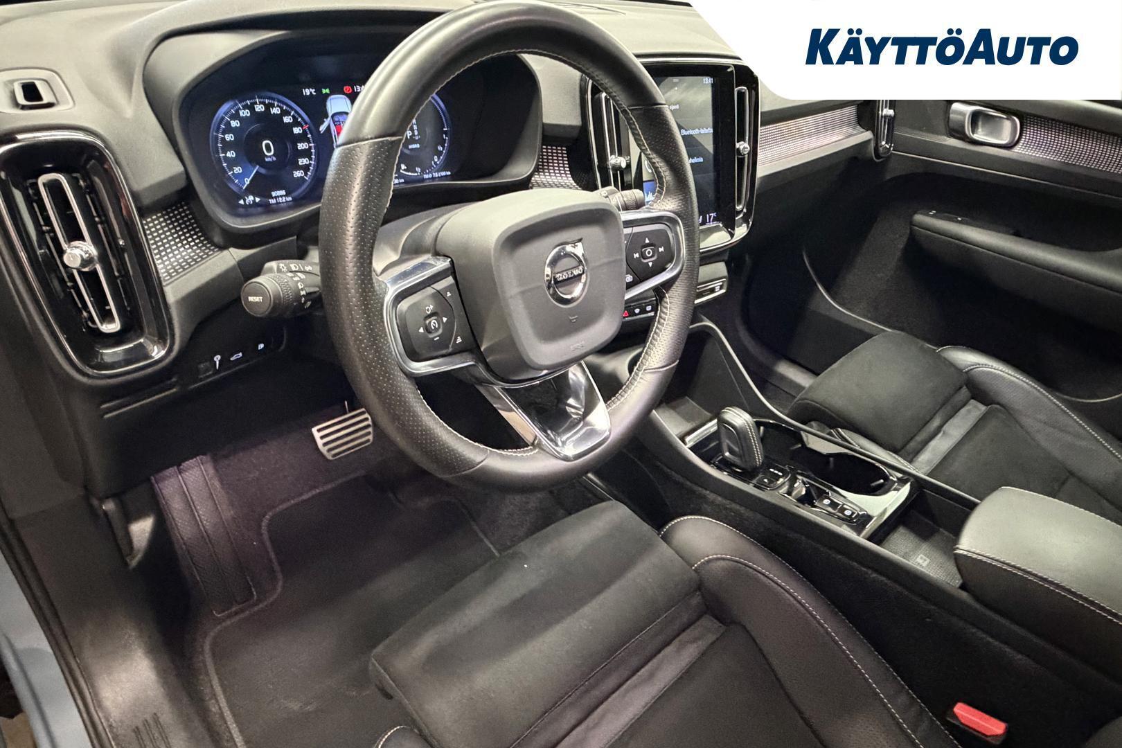 VOLVO XC40 2020