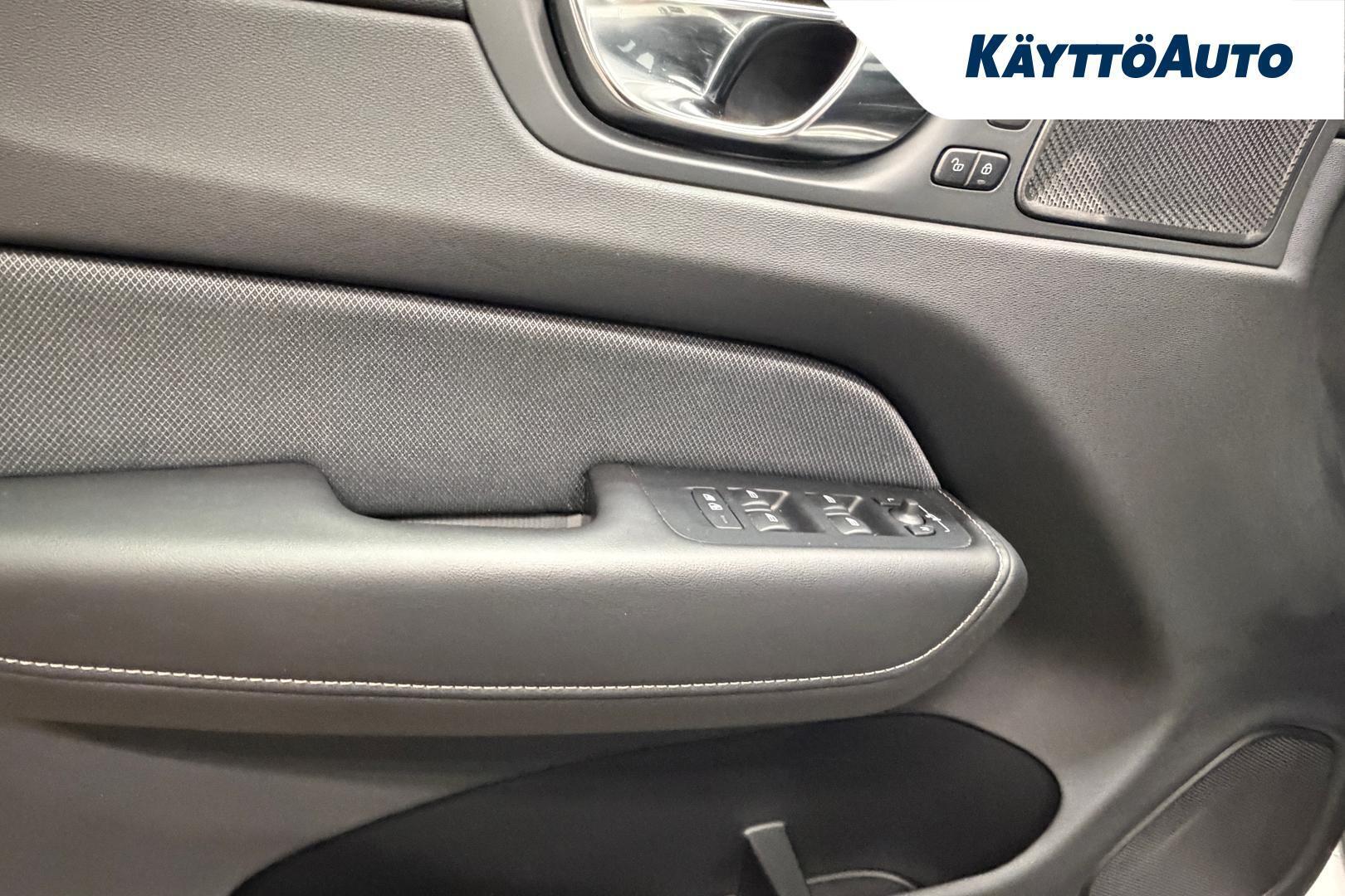 VOLVO XC60 2021