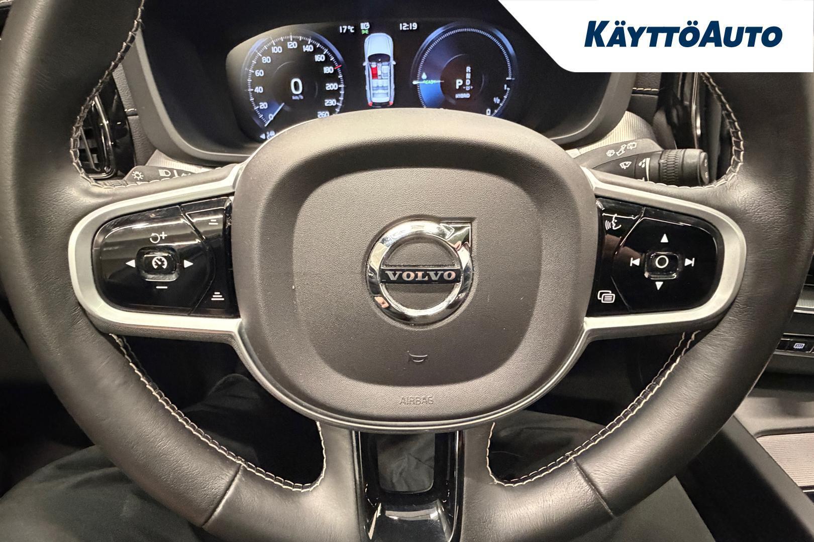 VOLVO XC60 2021