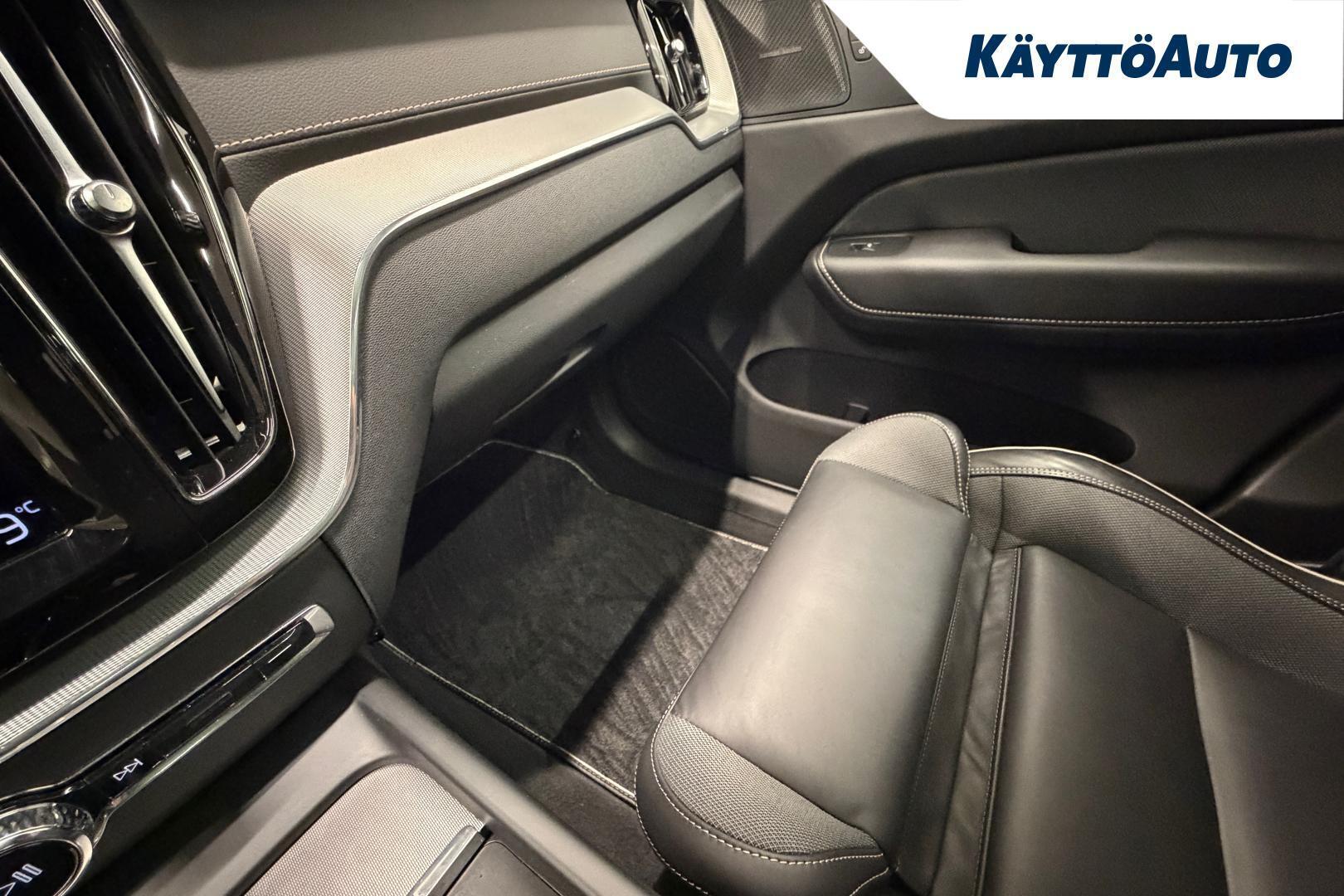 VOLVO XC60 2021