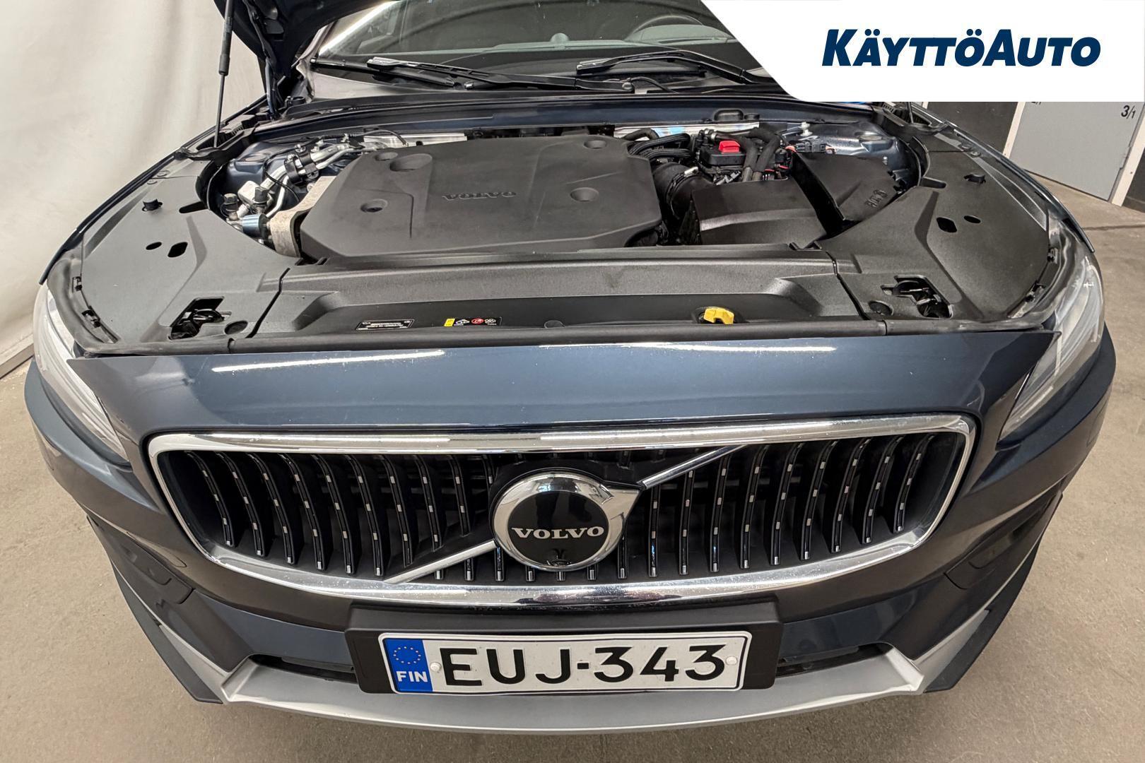 VOLVO V90 Cross Country 2023