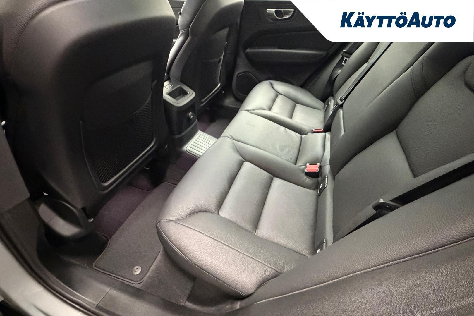 VOLVO XC60 2023