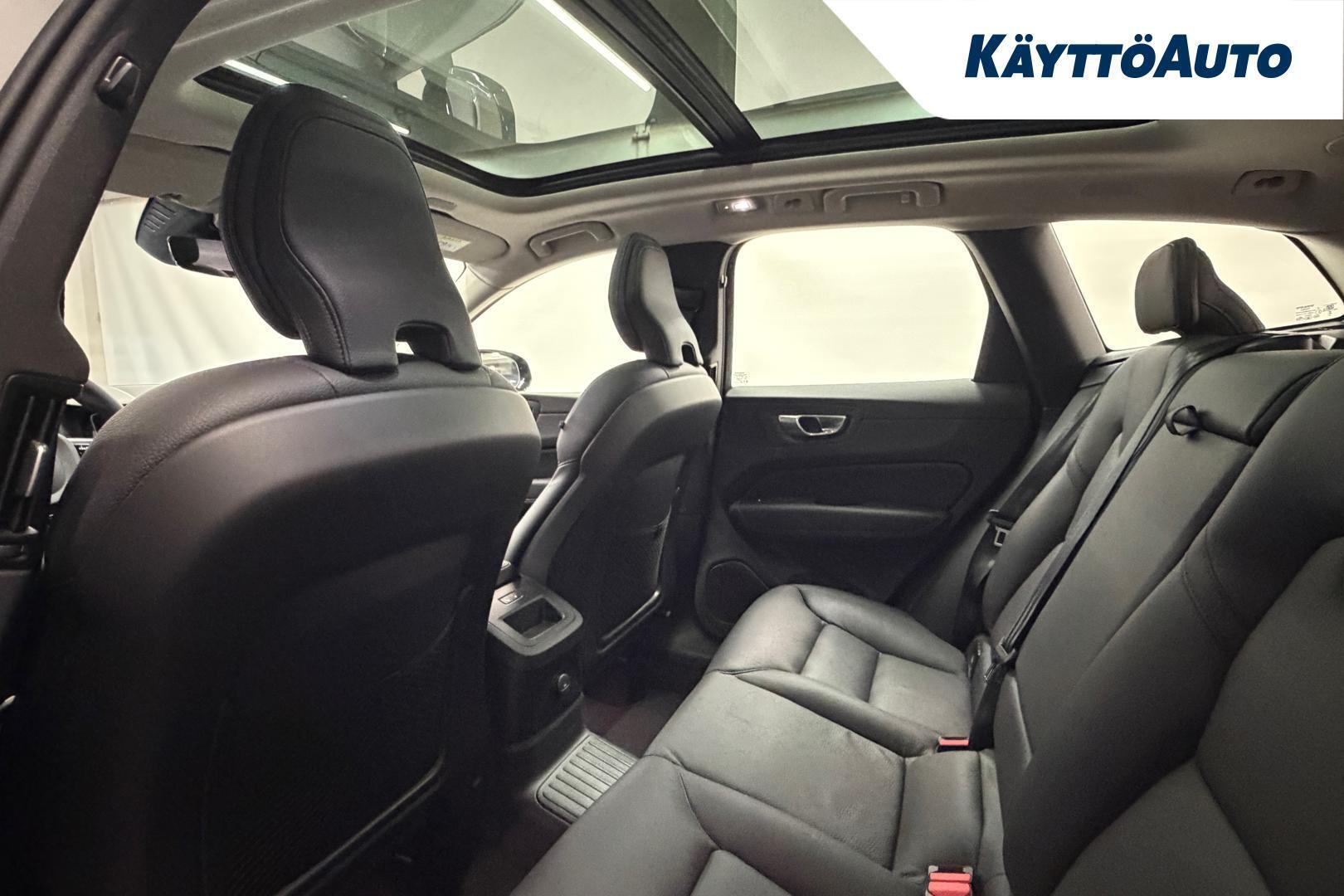 VOLVO XC60 2023