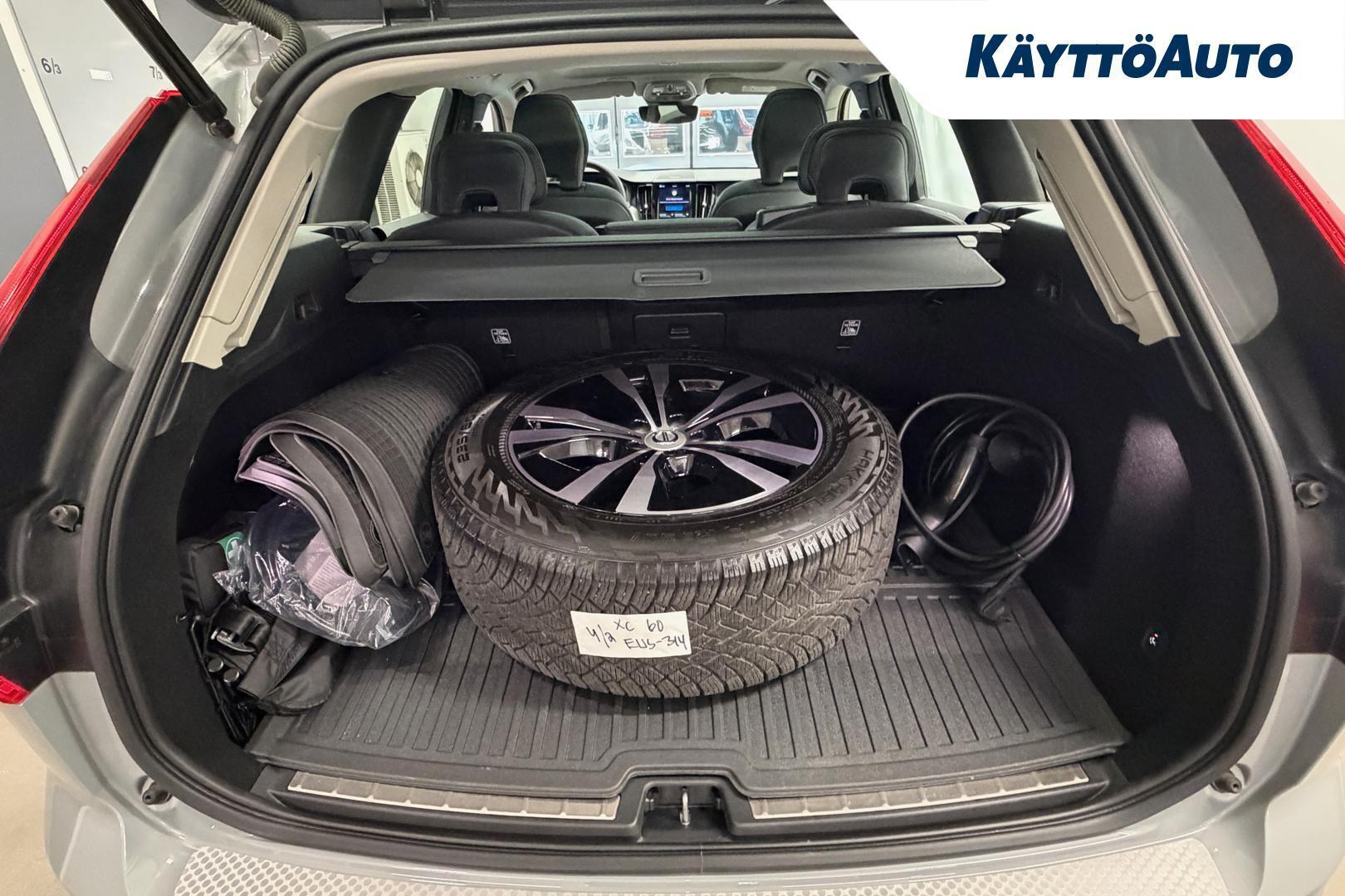 VOLVO XC60 2023