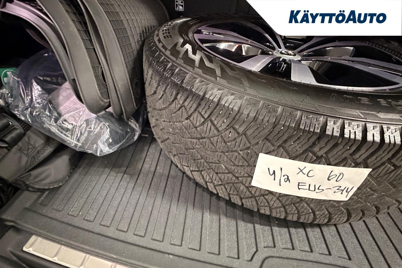 VOLVO XC60 2023