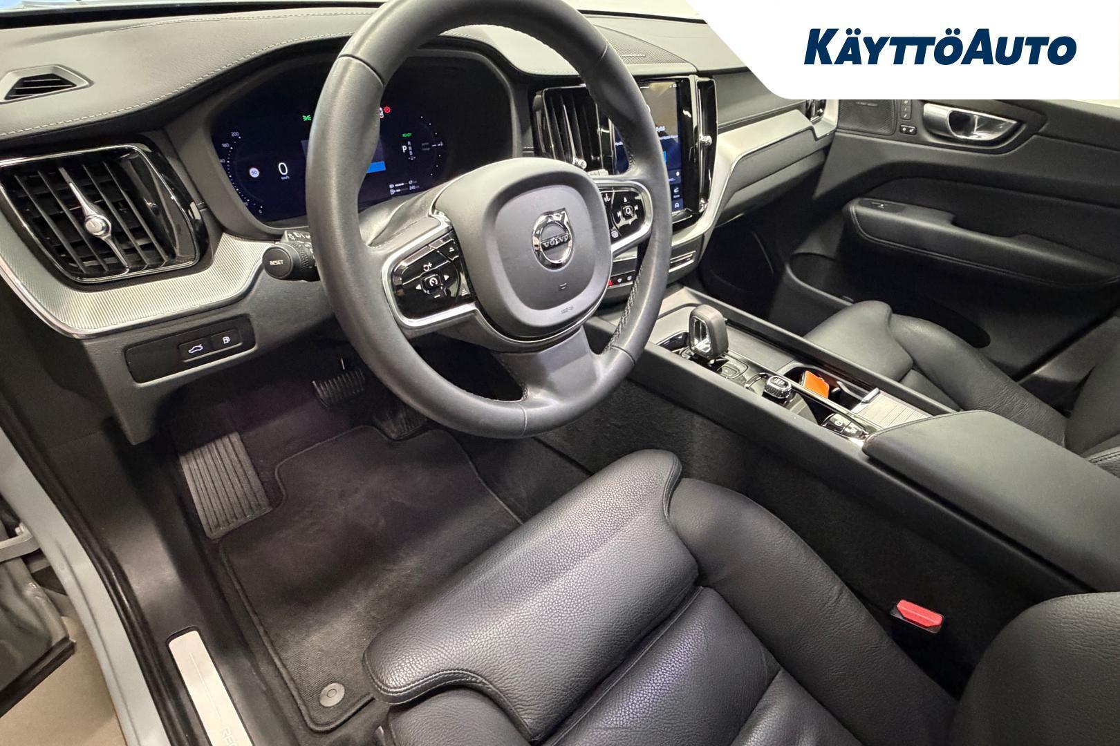VOLVO XC60 2023