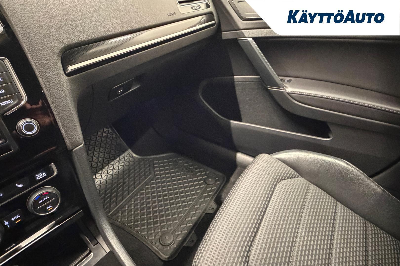 VOLKSWAGEN Golf 2014