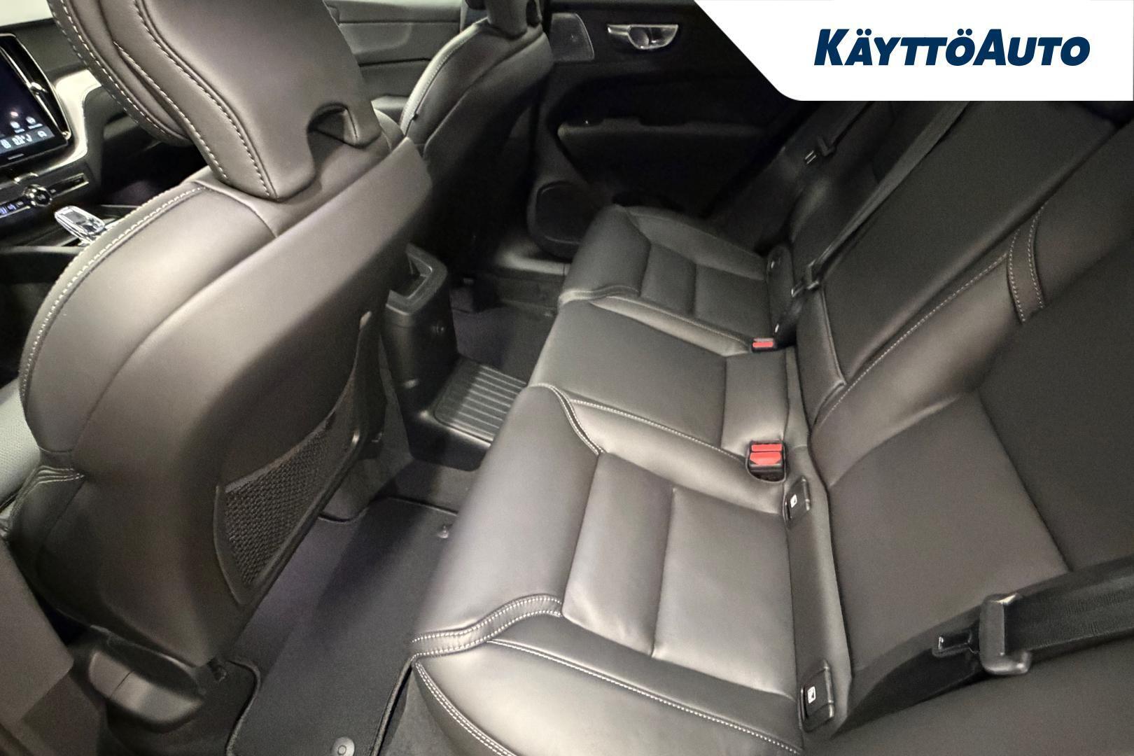 VOLVO XC60 8