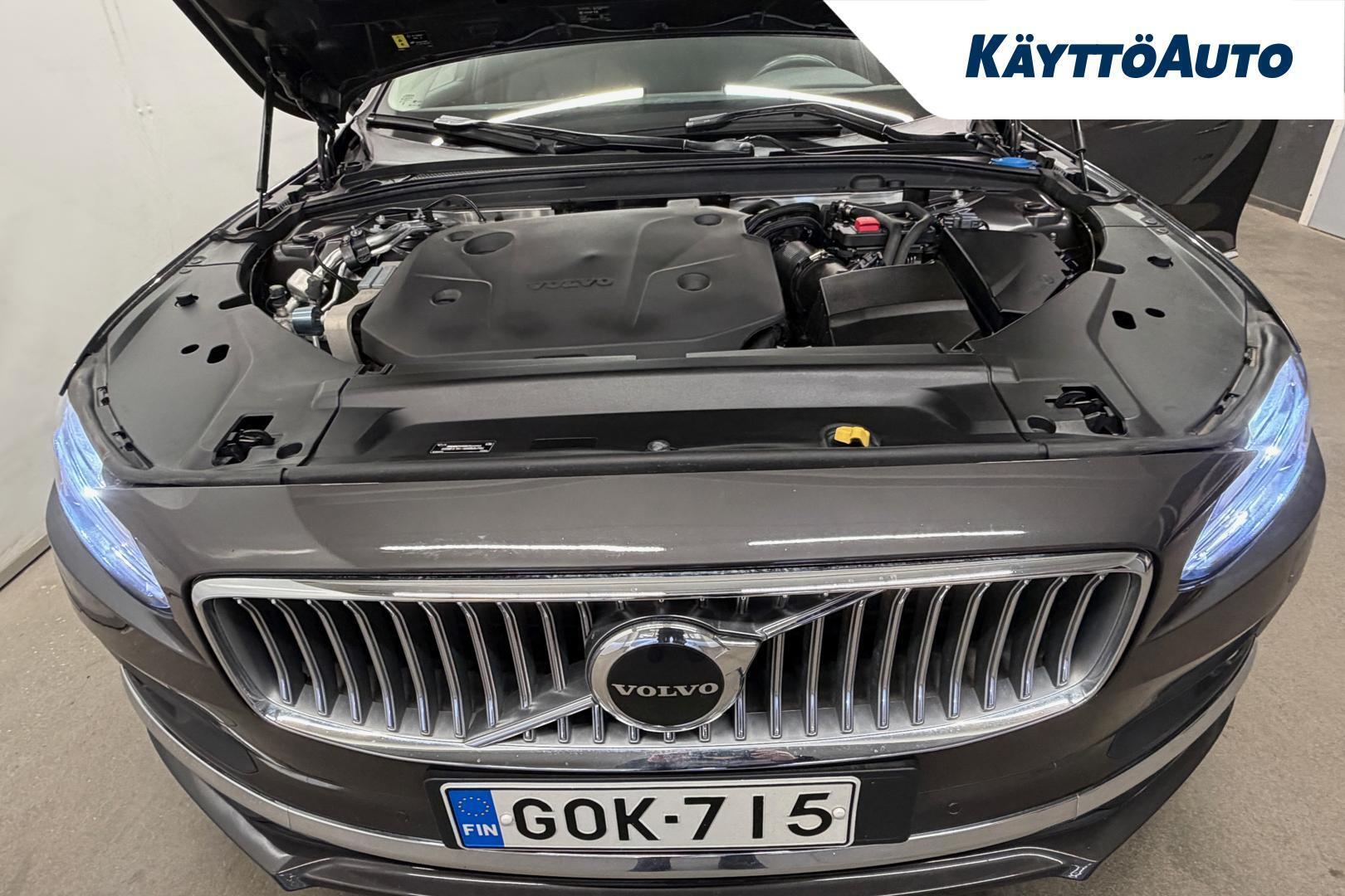 VOLVO V90 18