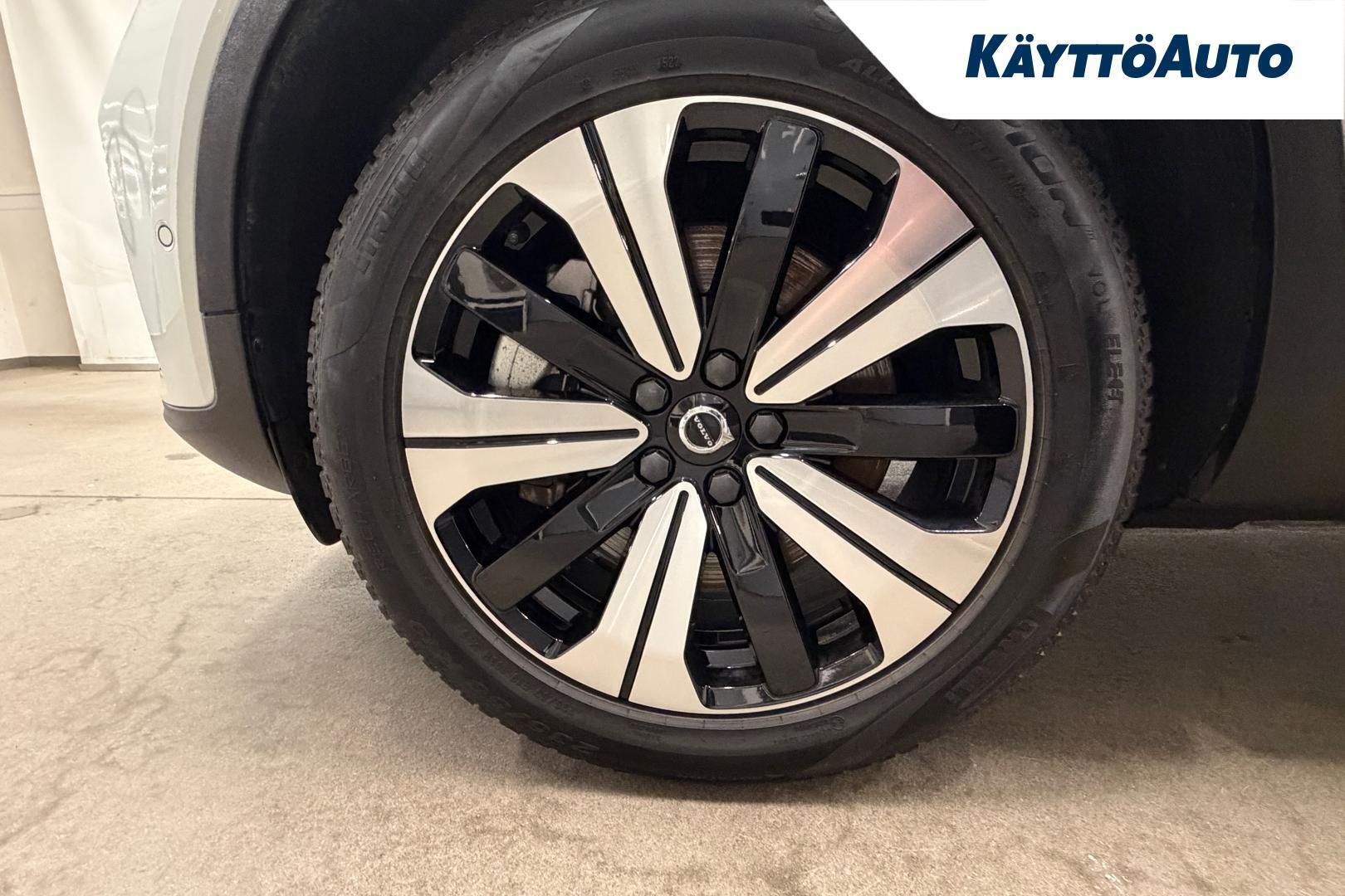 VOLVO XC40 11