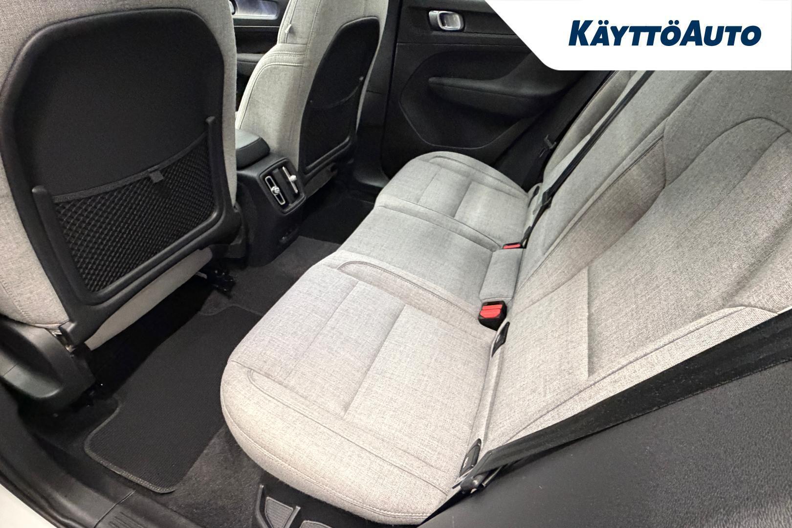 VOLVO XC40 13