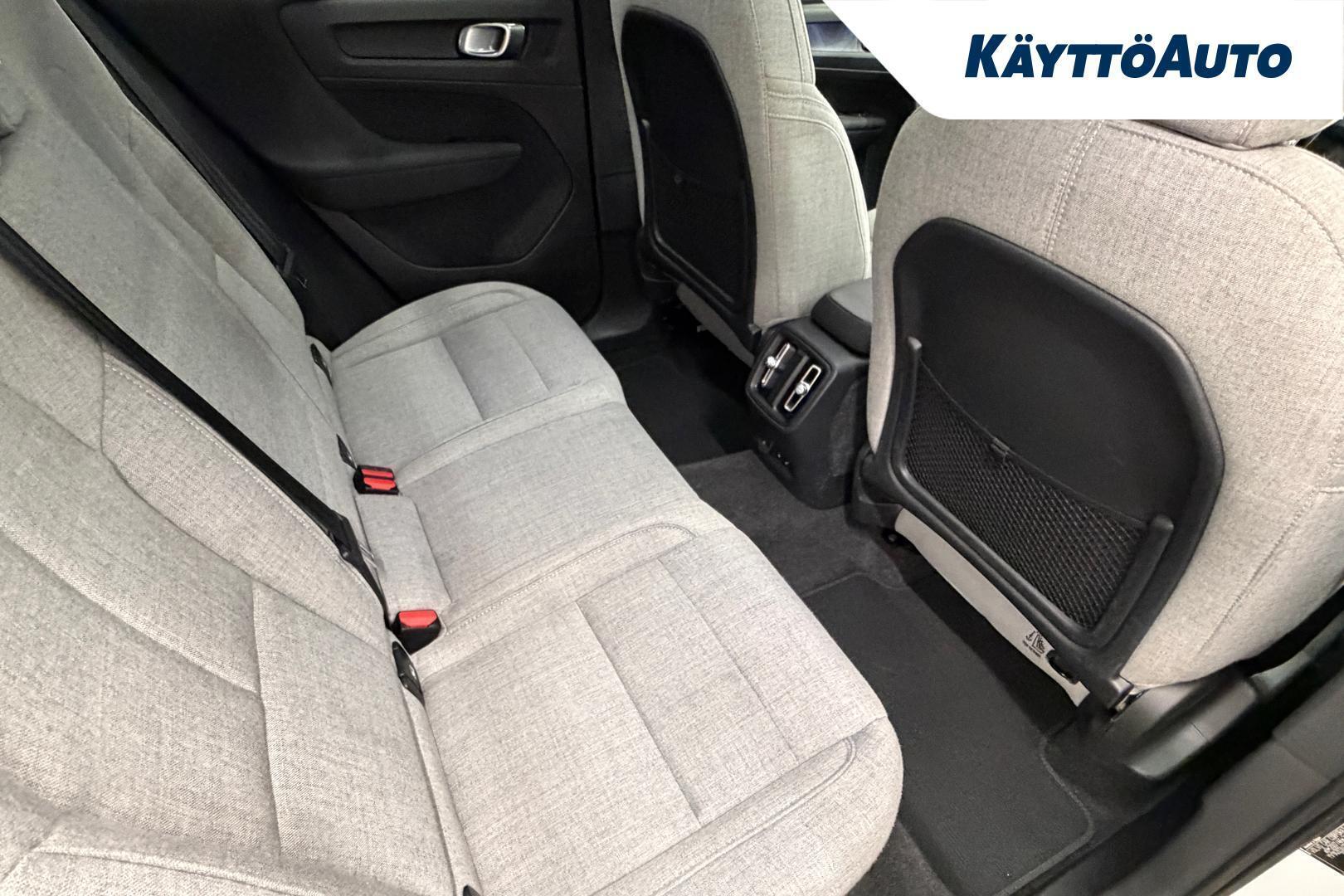 VOLVO XC40 16