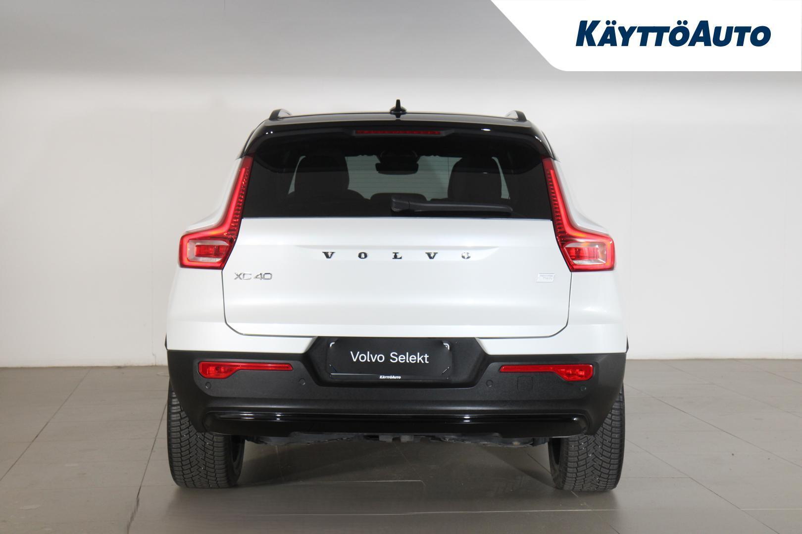 VOLVO XC40 5