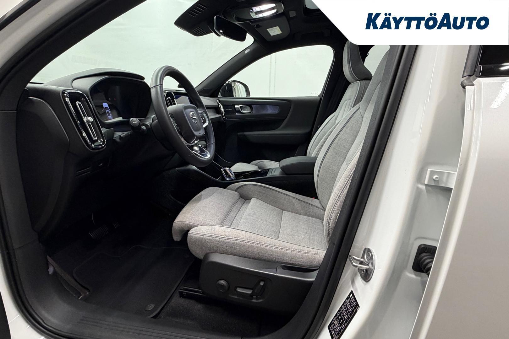 VOLVO XC40 7