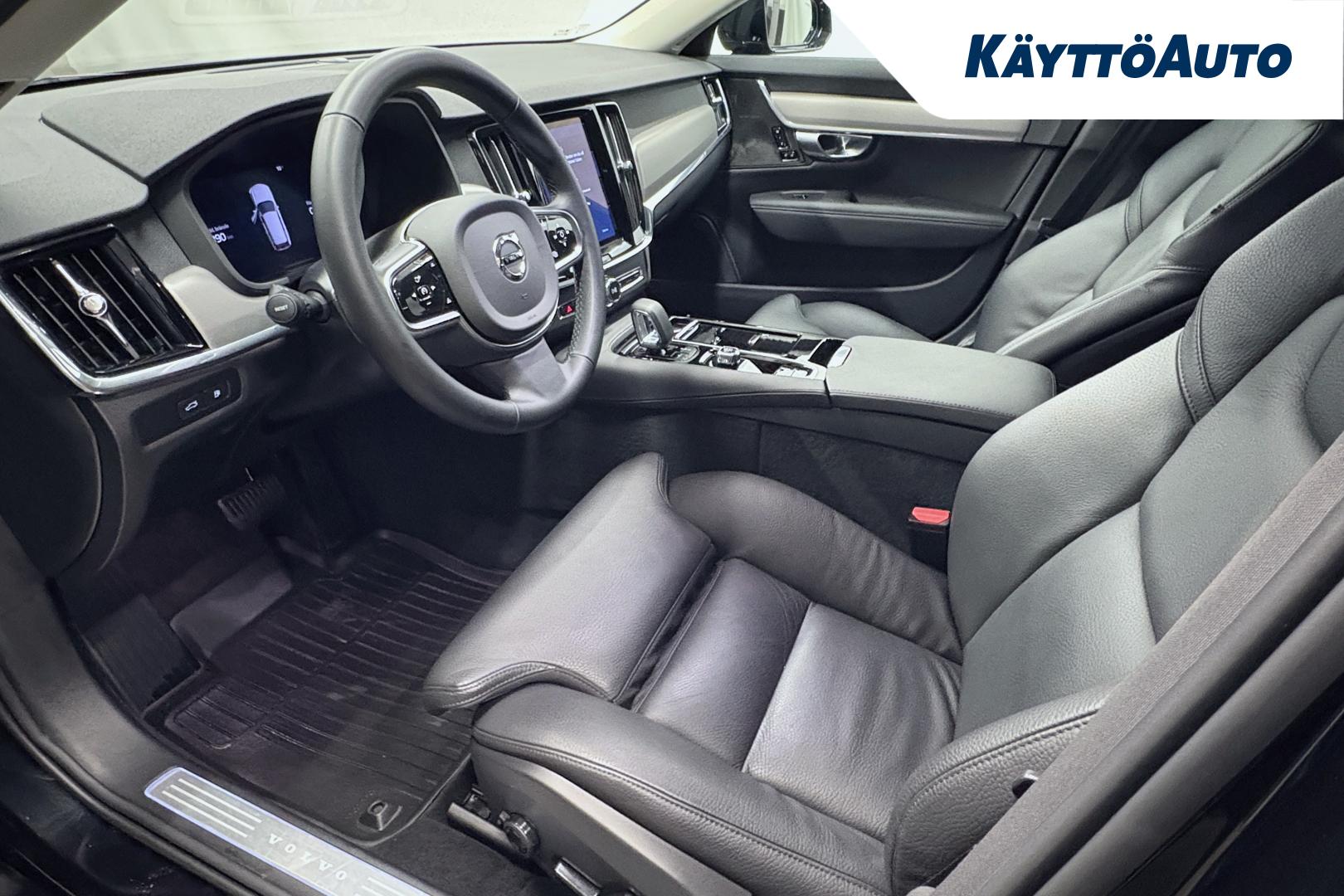 Volvo V90 2025