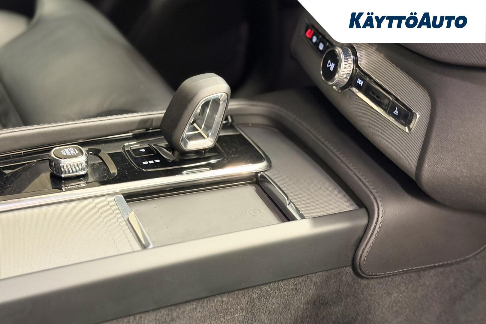 VOLVO XC90 2023