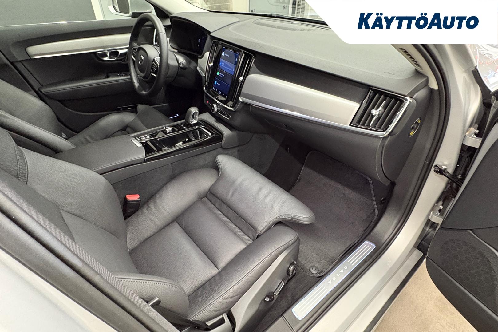VOLVO V90 2025