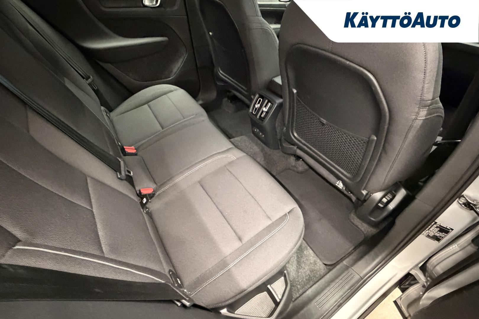 VOLVO XC40 2023