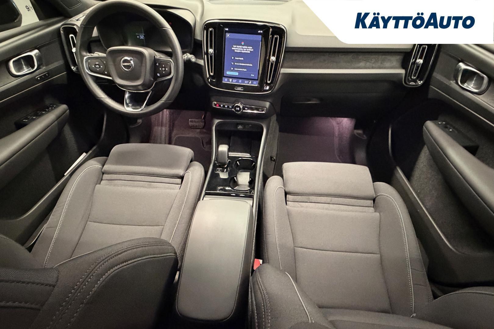 VOLVO XC40 2023