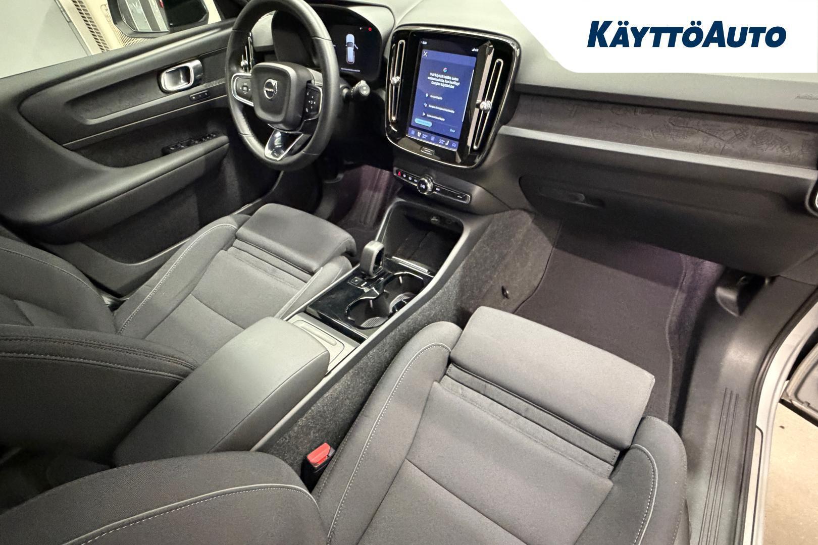 VOLVO XC40 2023