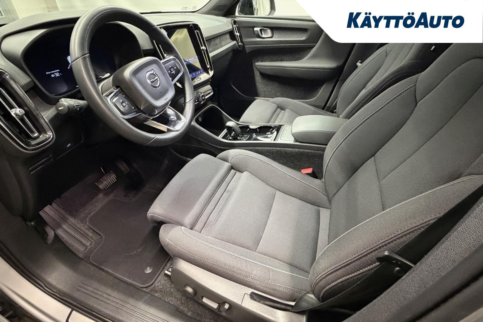 VOLVO XC40 2023