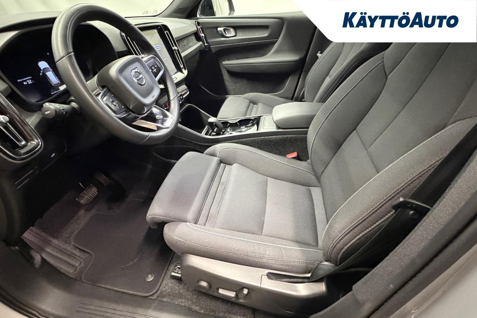 VOLVO XC40 2023