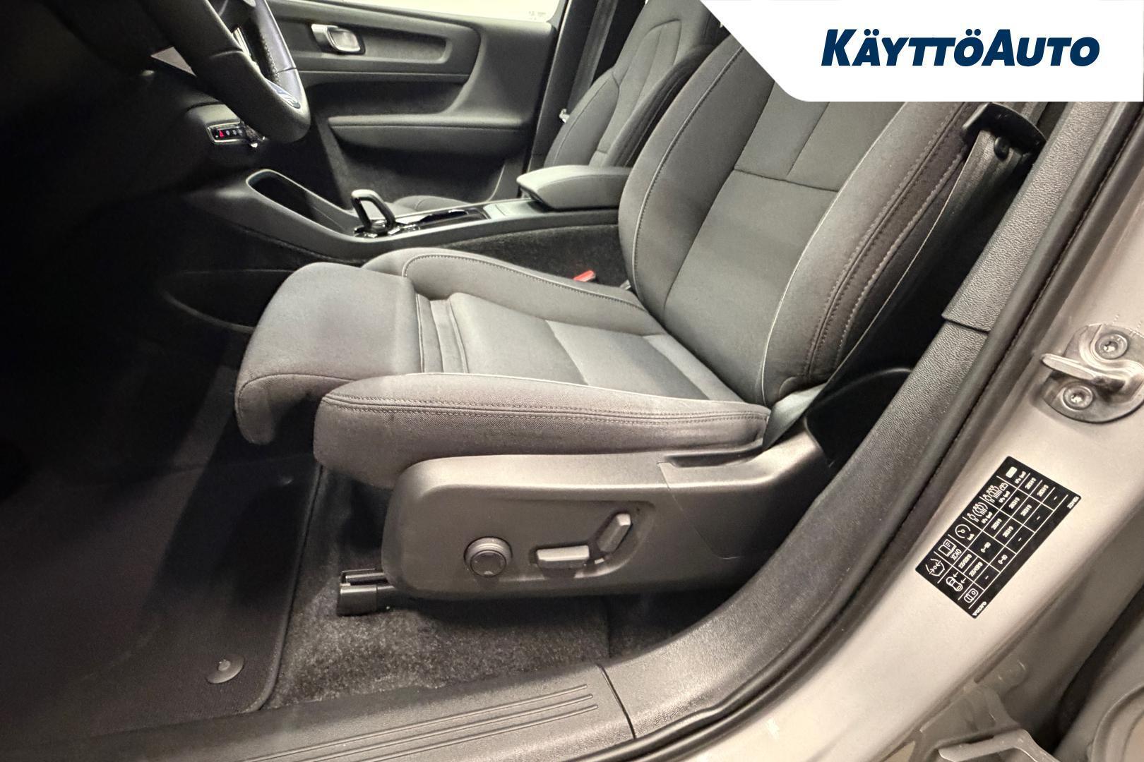 VOLVO XC40 2023