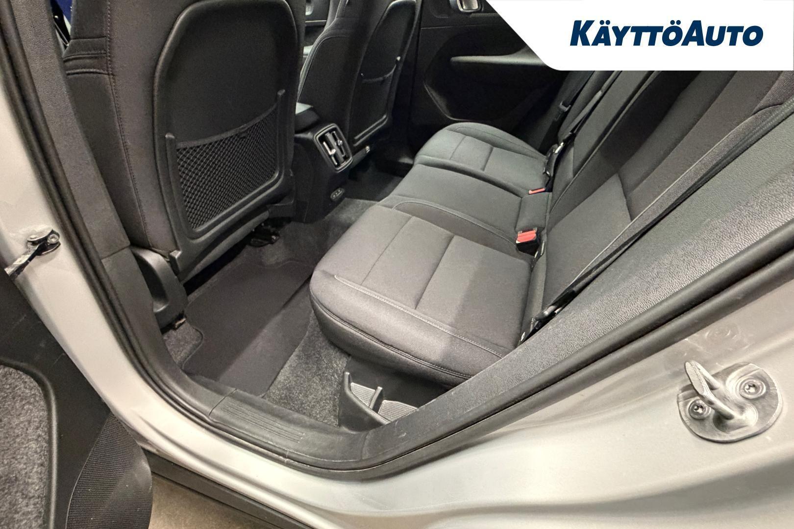 VOLVO XC40 2023