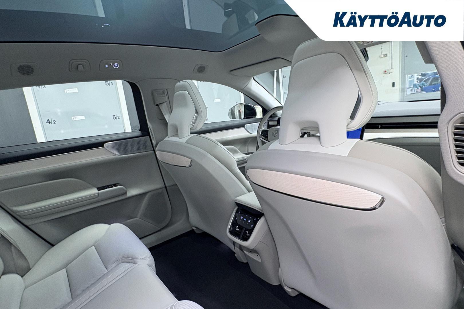 VOLVO ES90 26