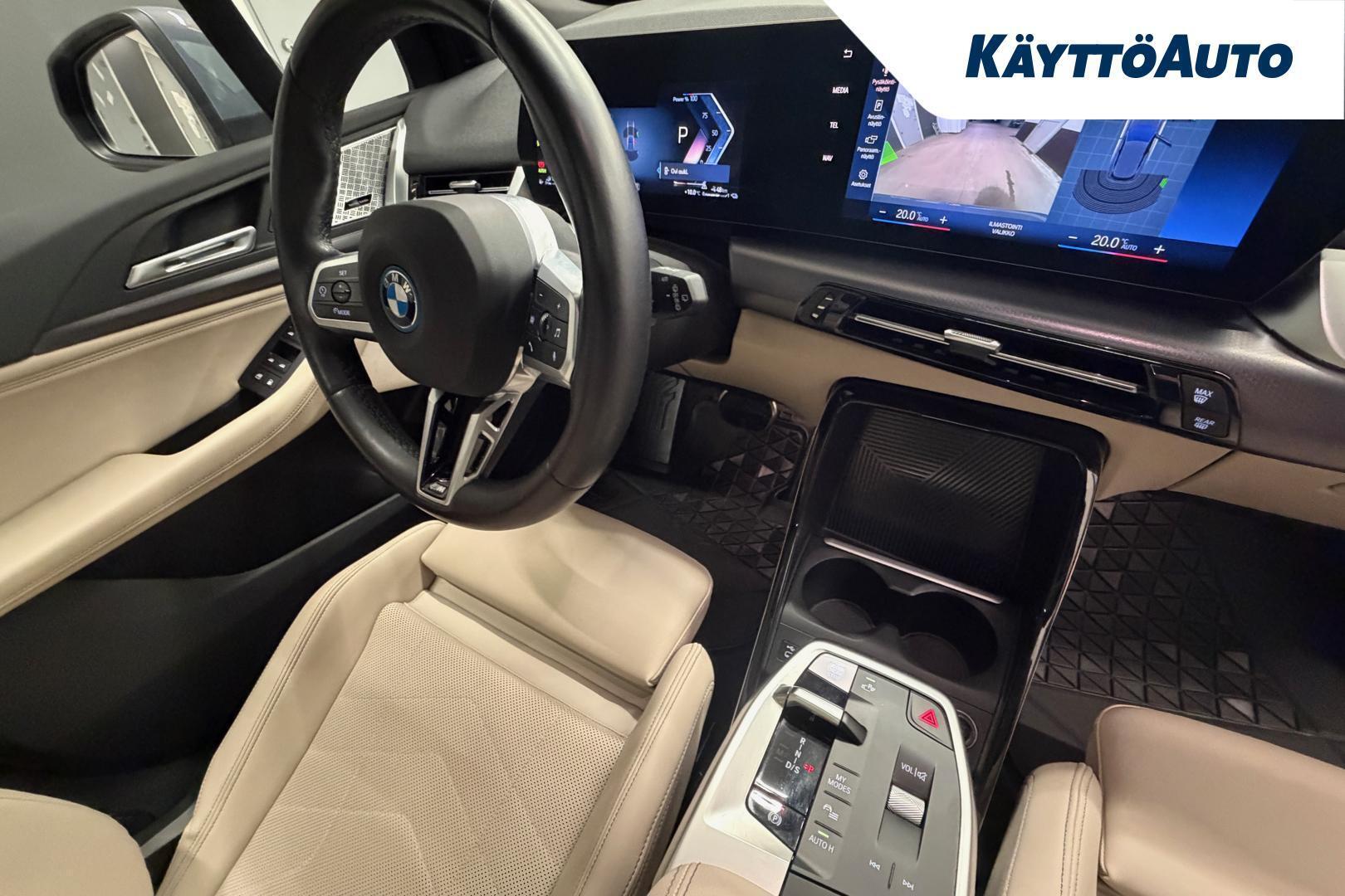 BMW 225 2022