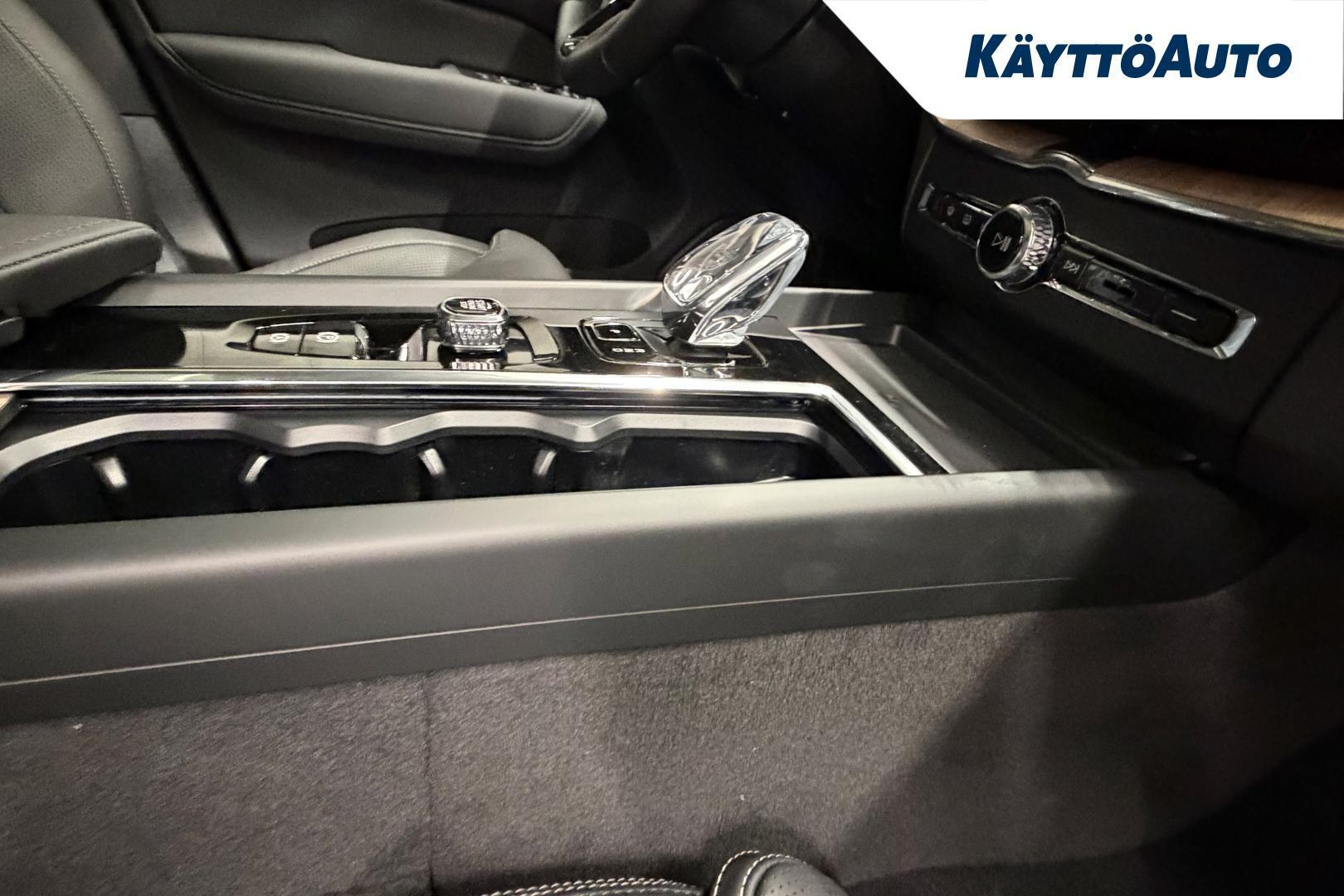 VOLVO XC60 2027