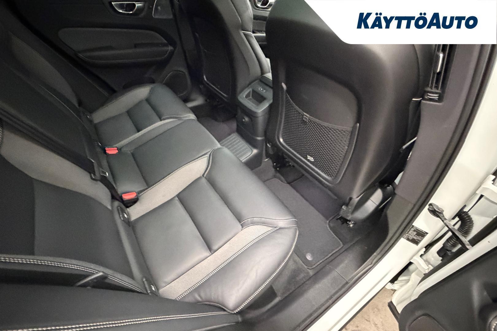 VOLVO XC60 2023