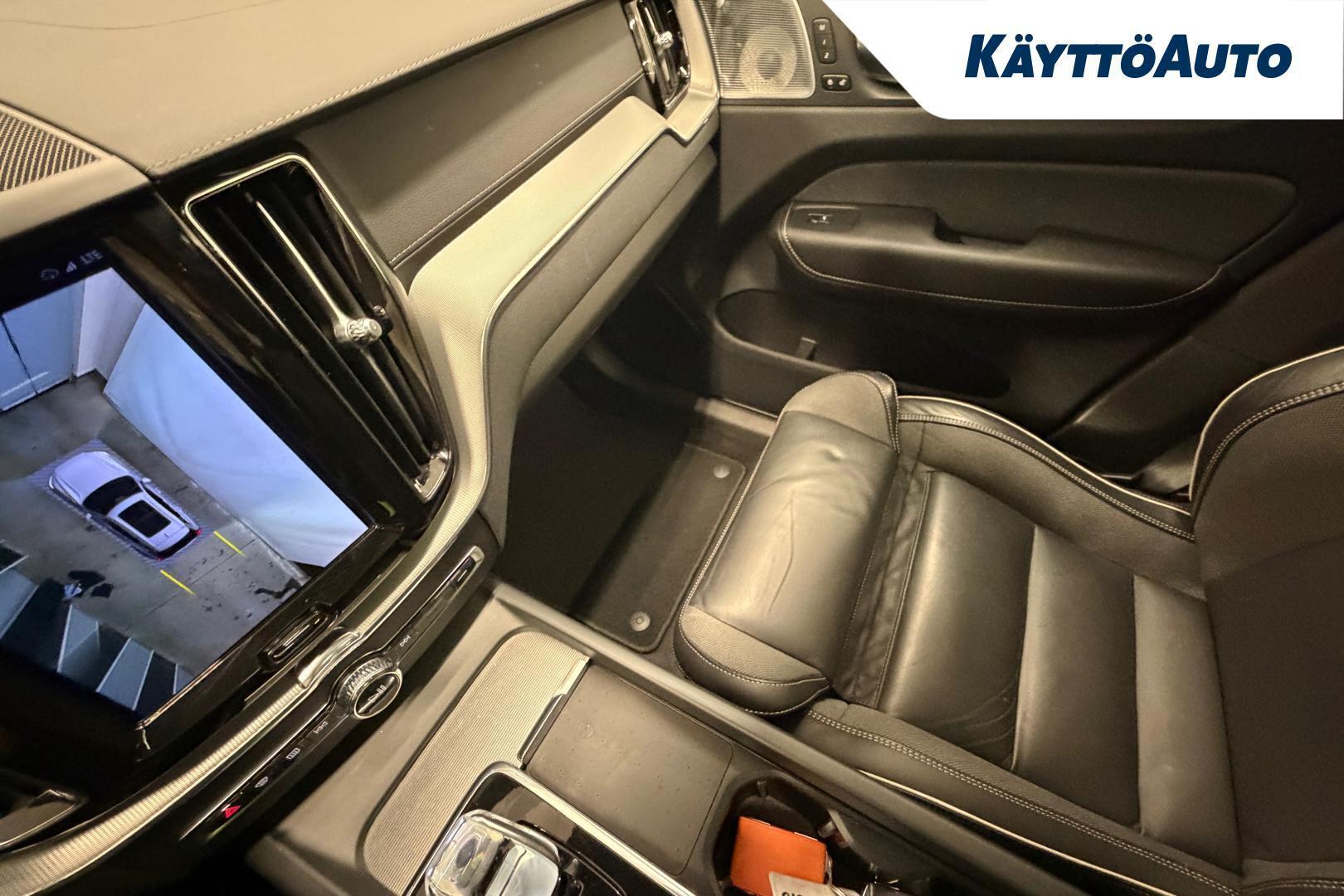 VOLVO XC60 2023