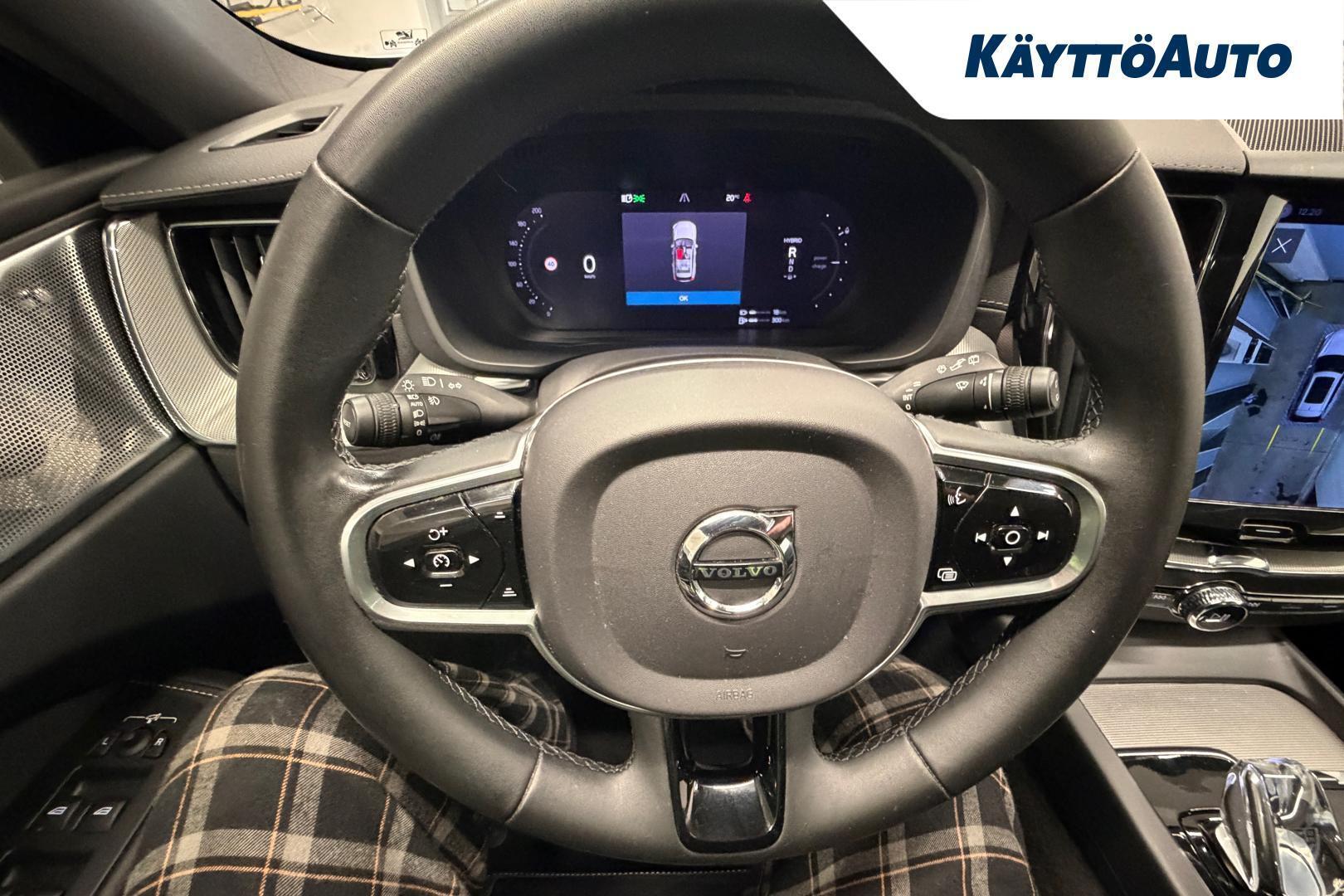 VOLVO XC60 2023