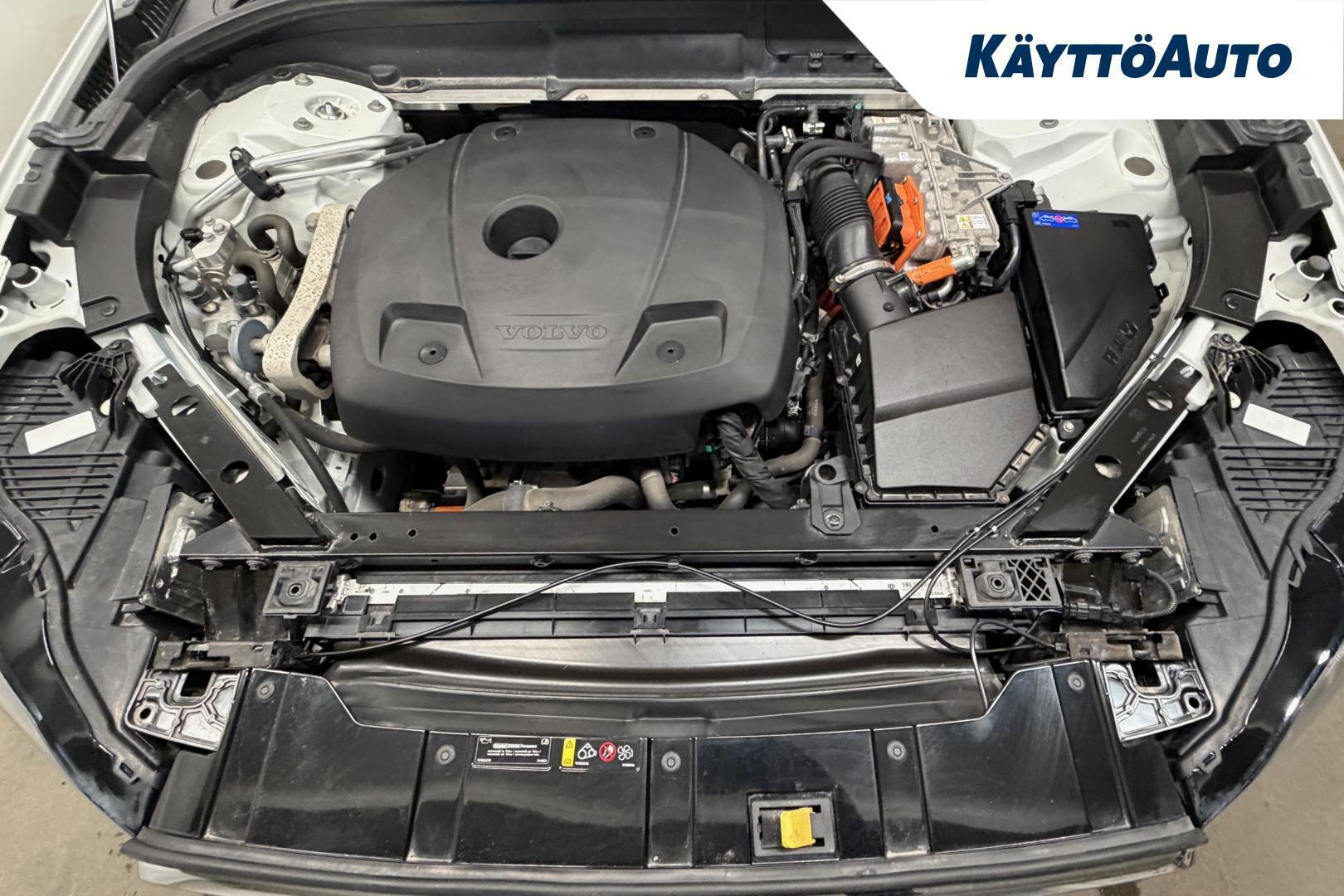 VOLVO XC60 2023